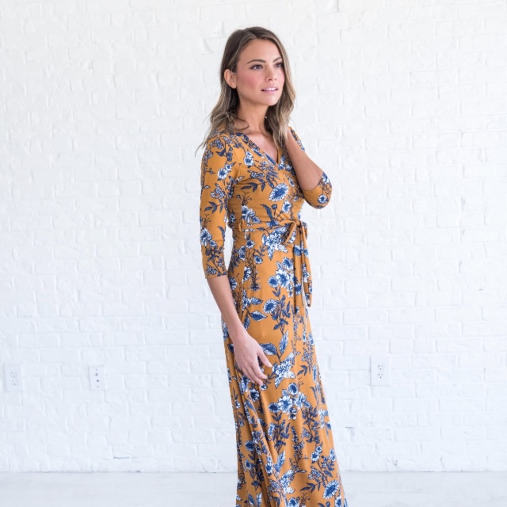 Bella Ella floral maxi dress size SMALL